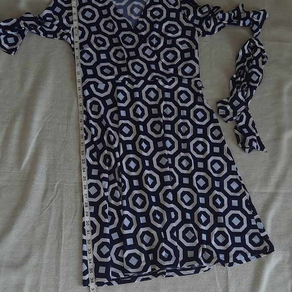 Blue and white geometric print dress - Picture 11 of 12